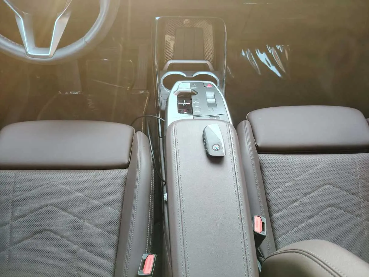 Car image 24