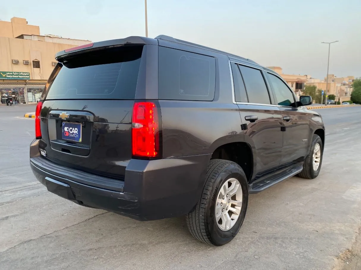 Car image 5