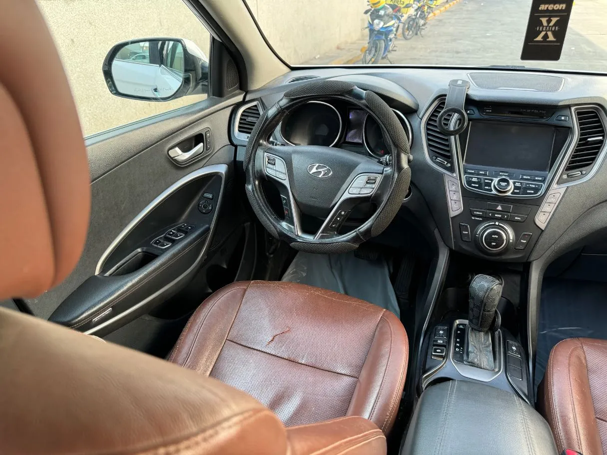 Car image 24