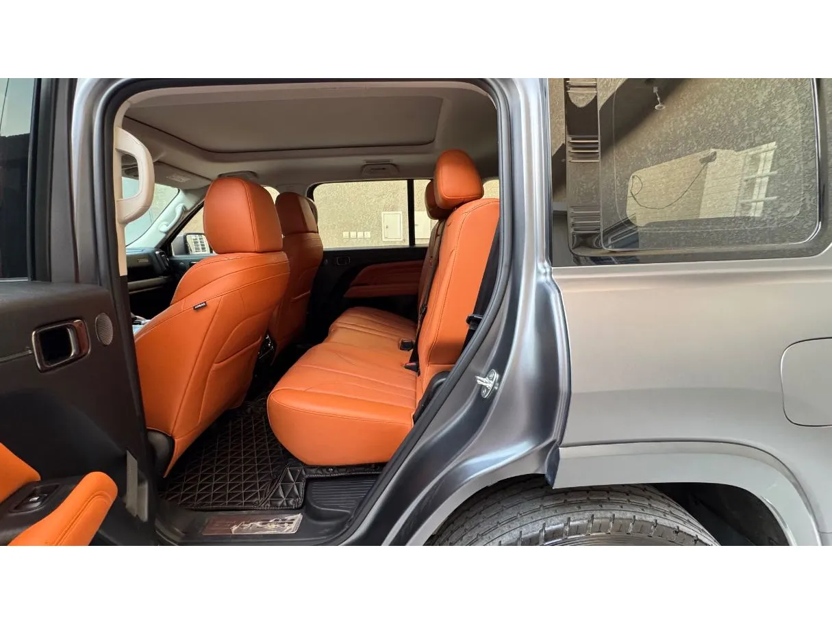 Car image 13