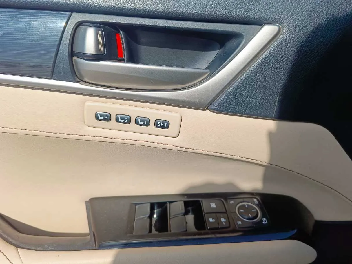 Car image 35