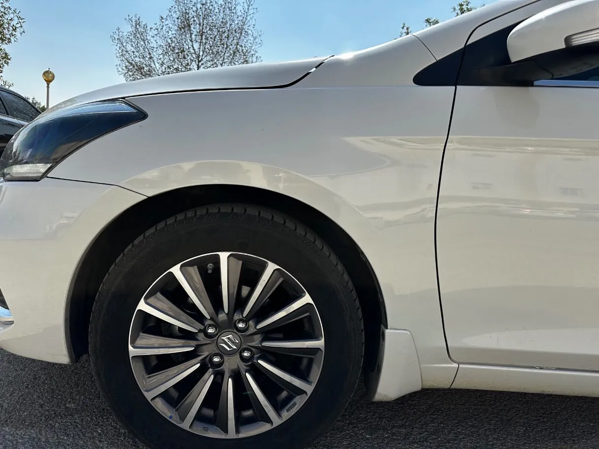 Car image 9