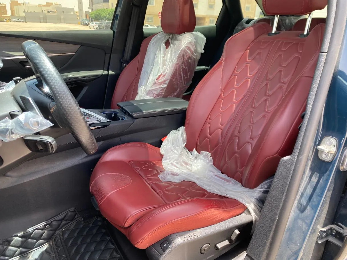 Car image 11