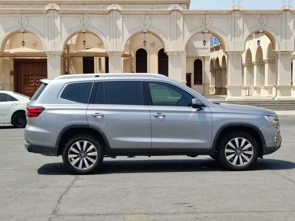 Car image 4