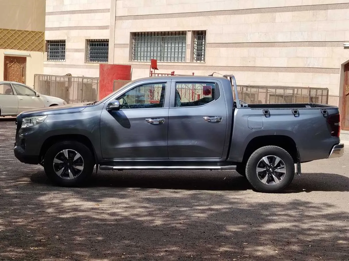 Car image 8