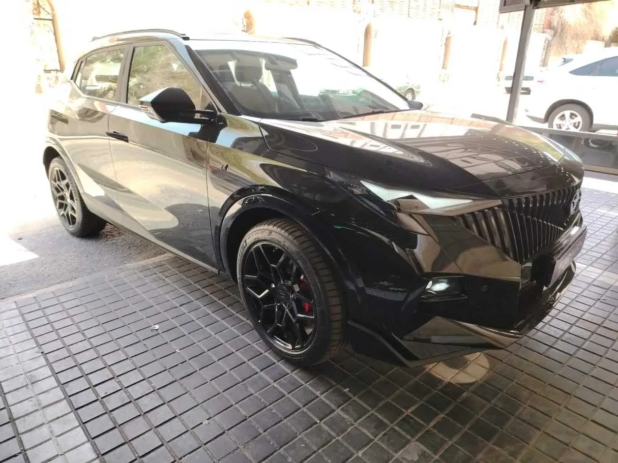 Car image 4