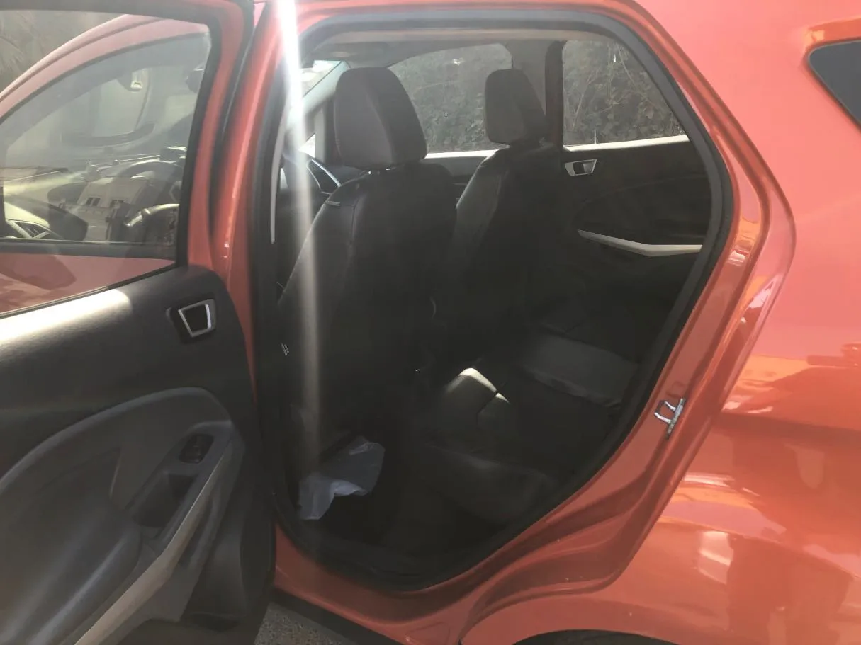 Car image 14