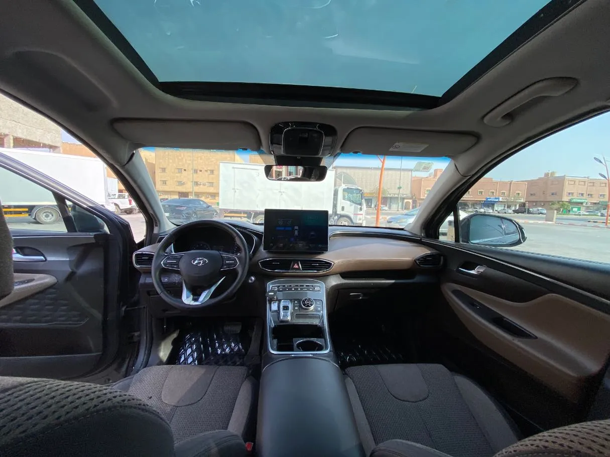 Car image 15