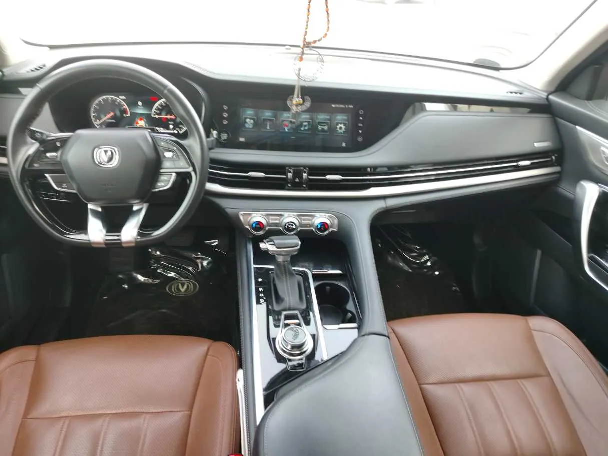 Car image 19