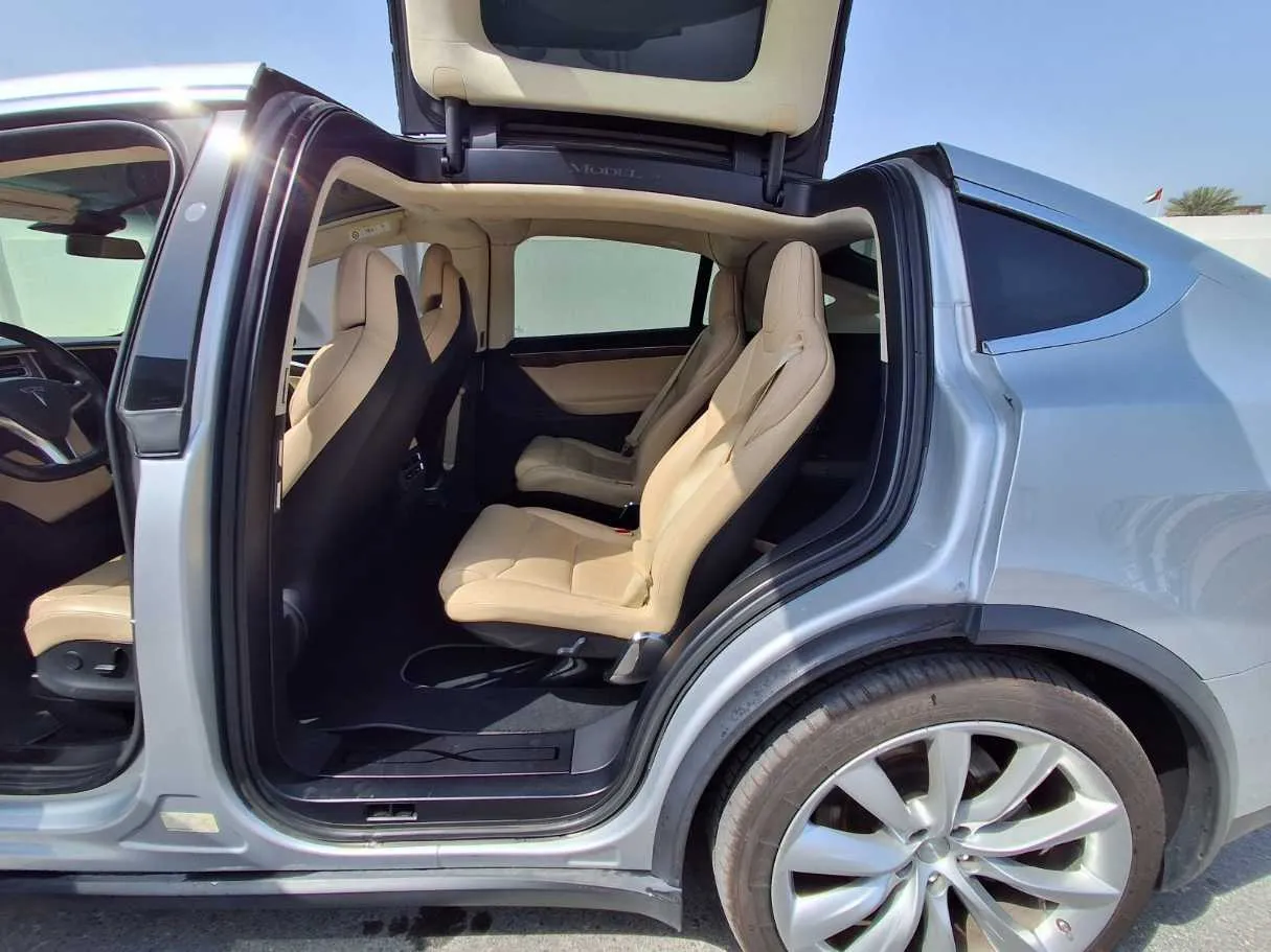 Car image 13