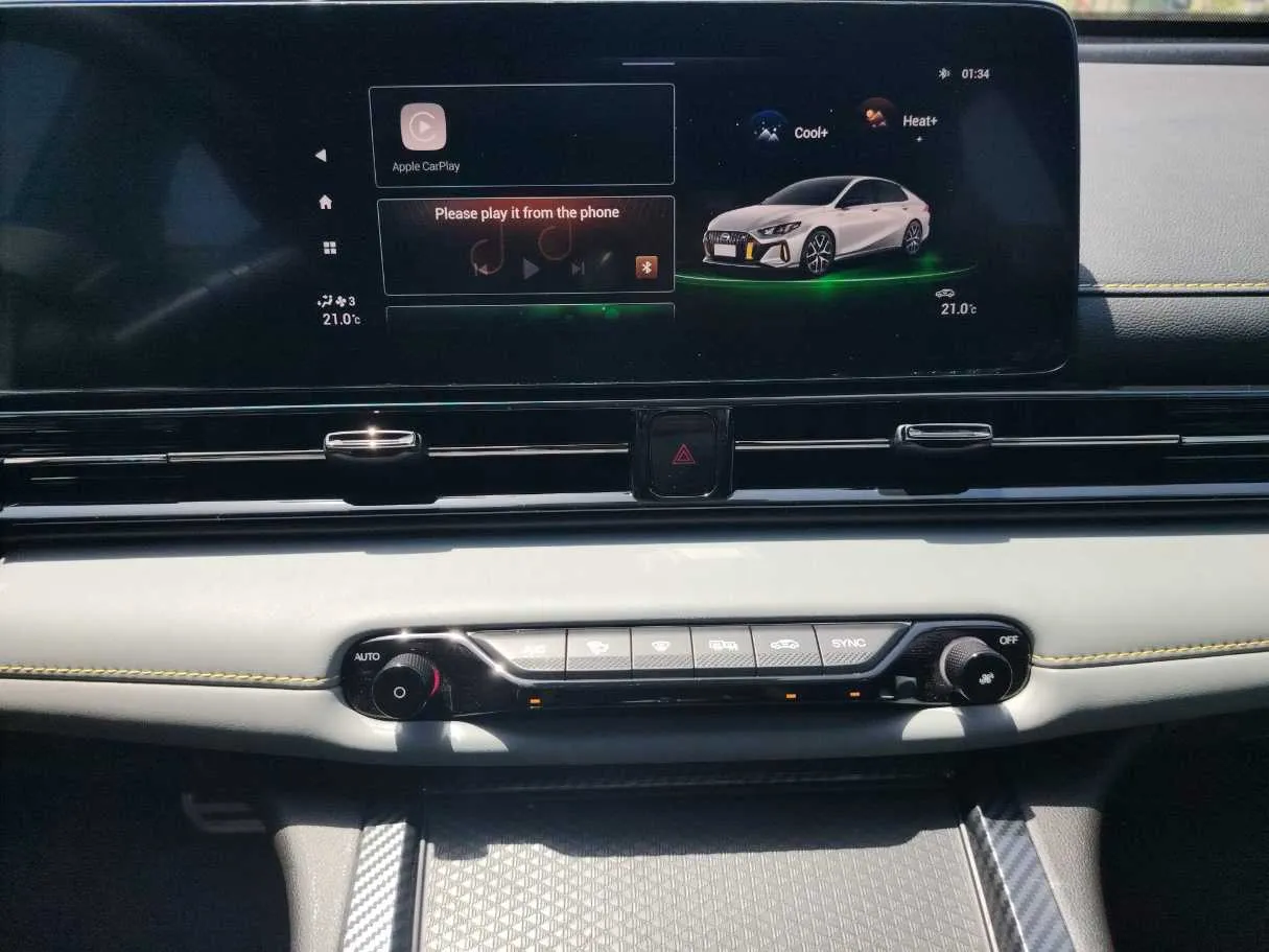 Car image 18