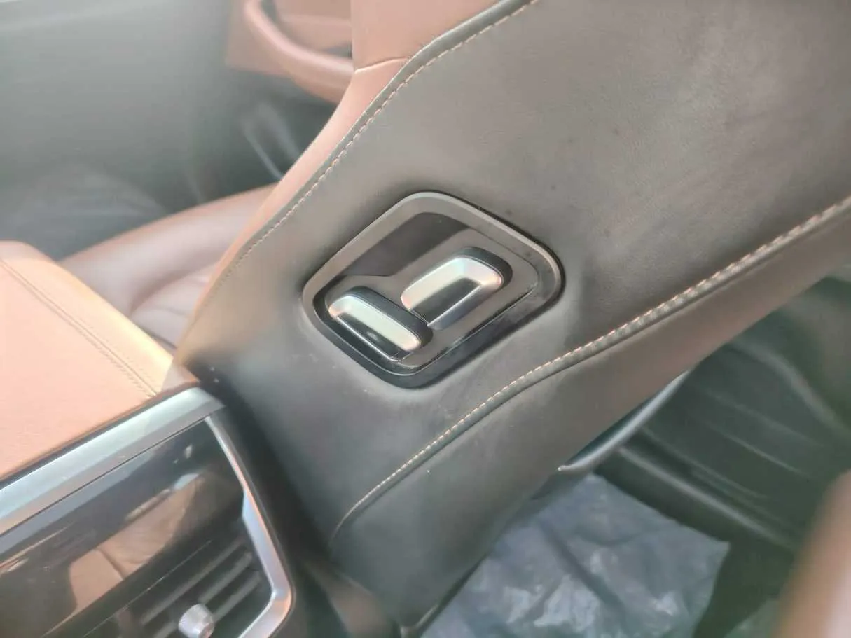 Car image 38