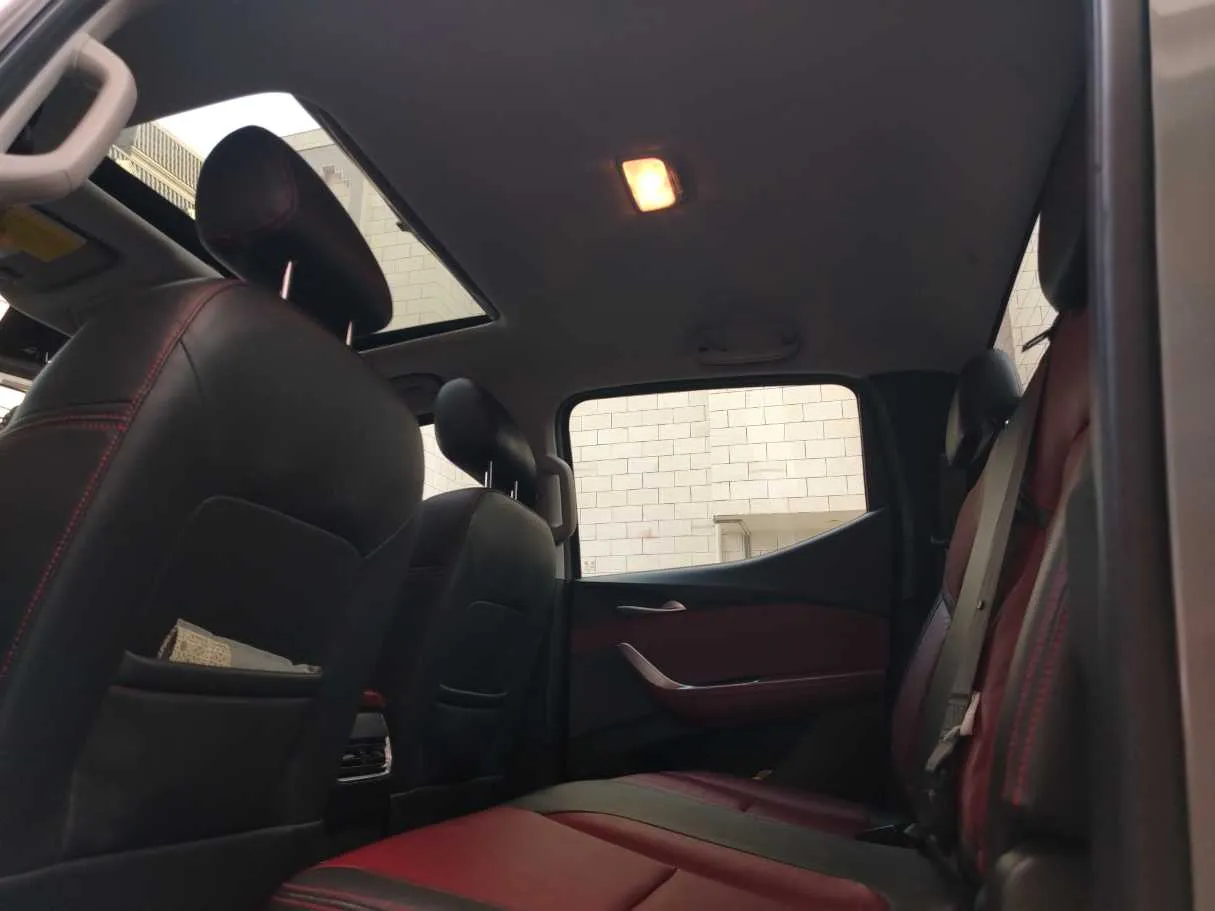 Car image 18