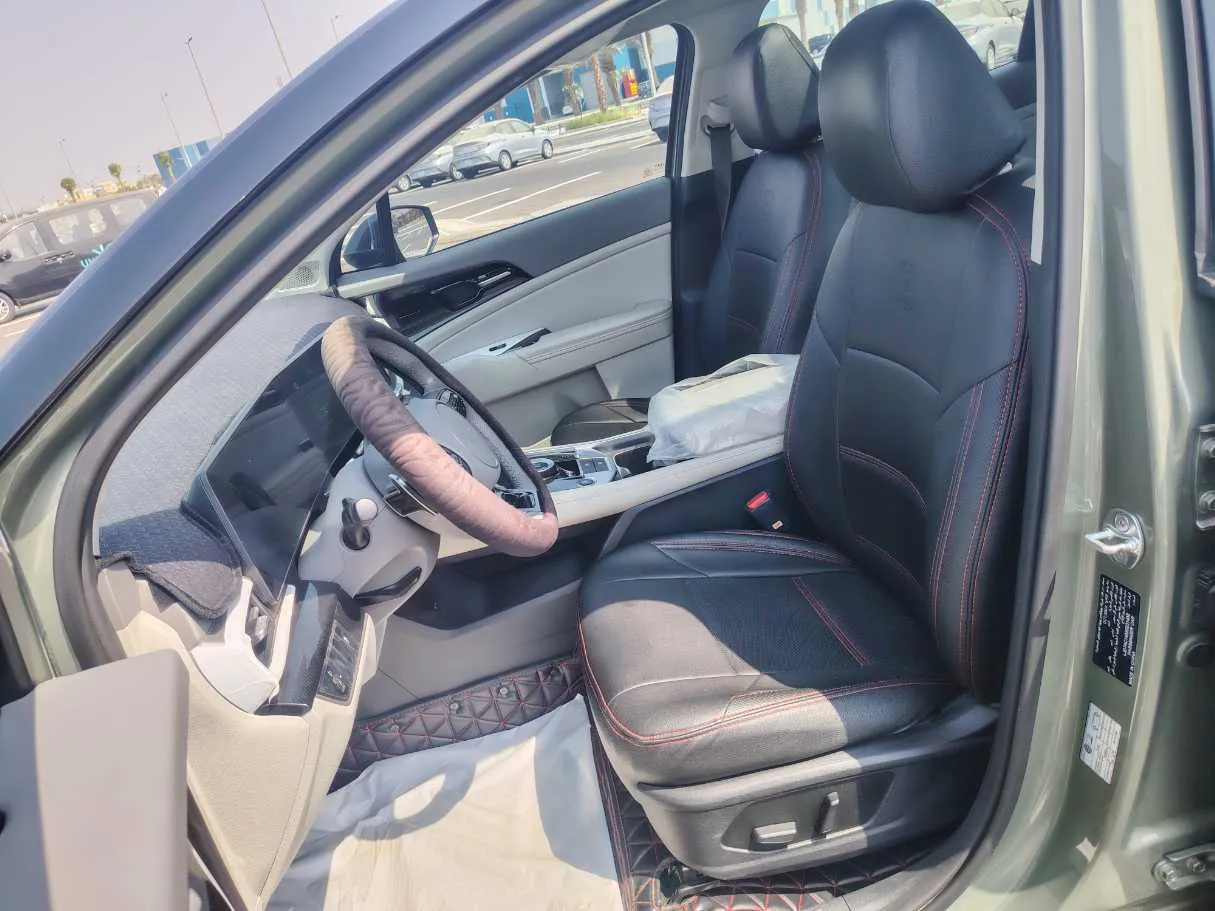 Car image 12