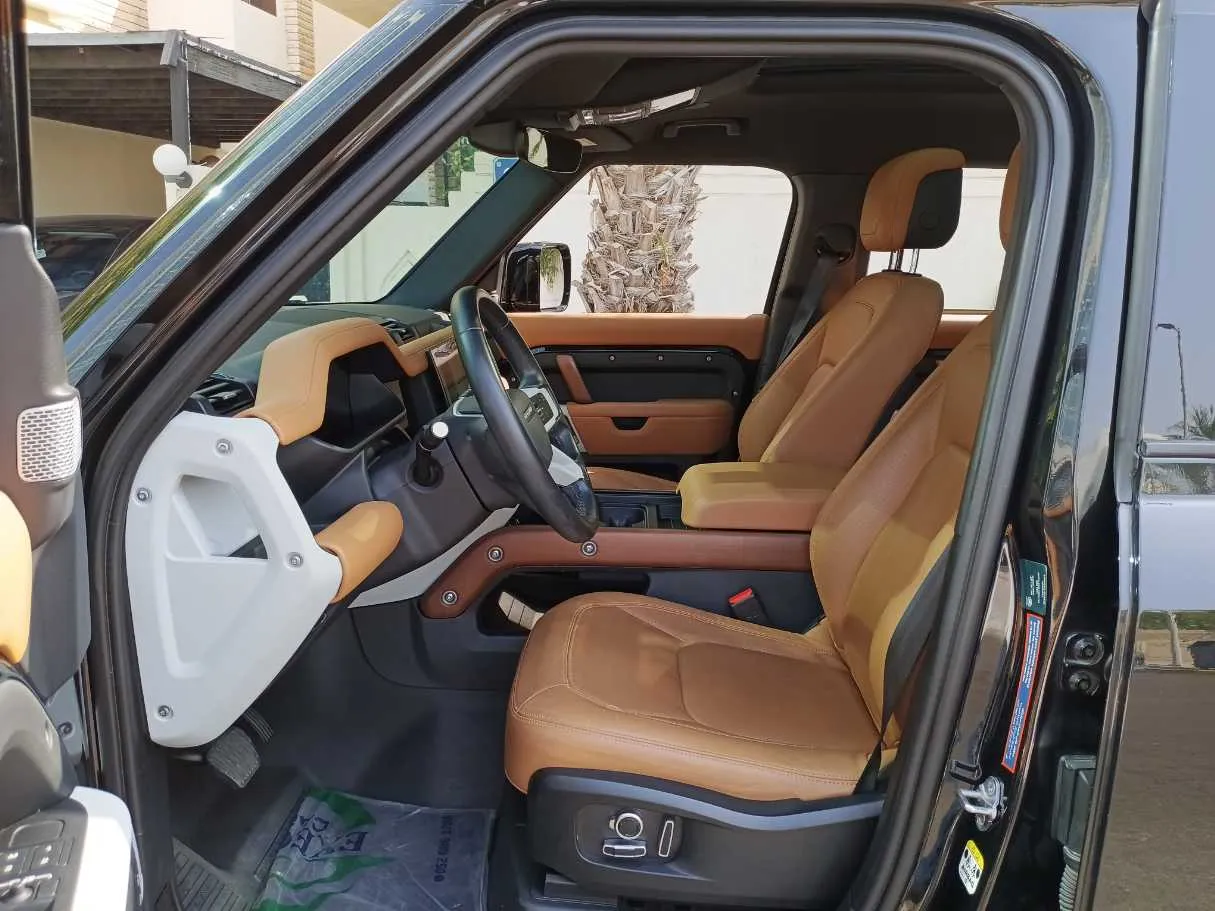 Car image 12