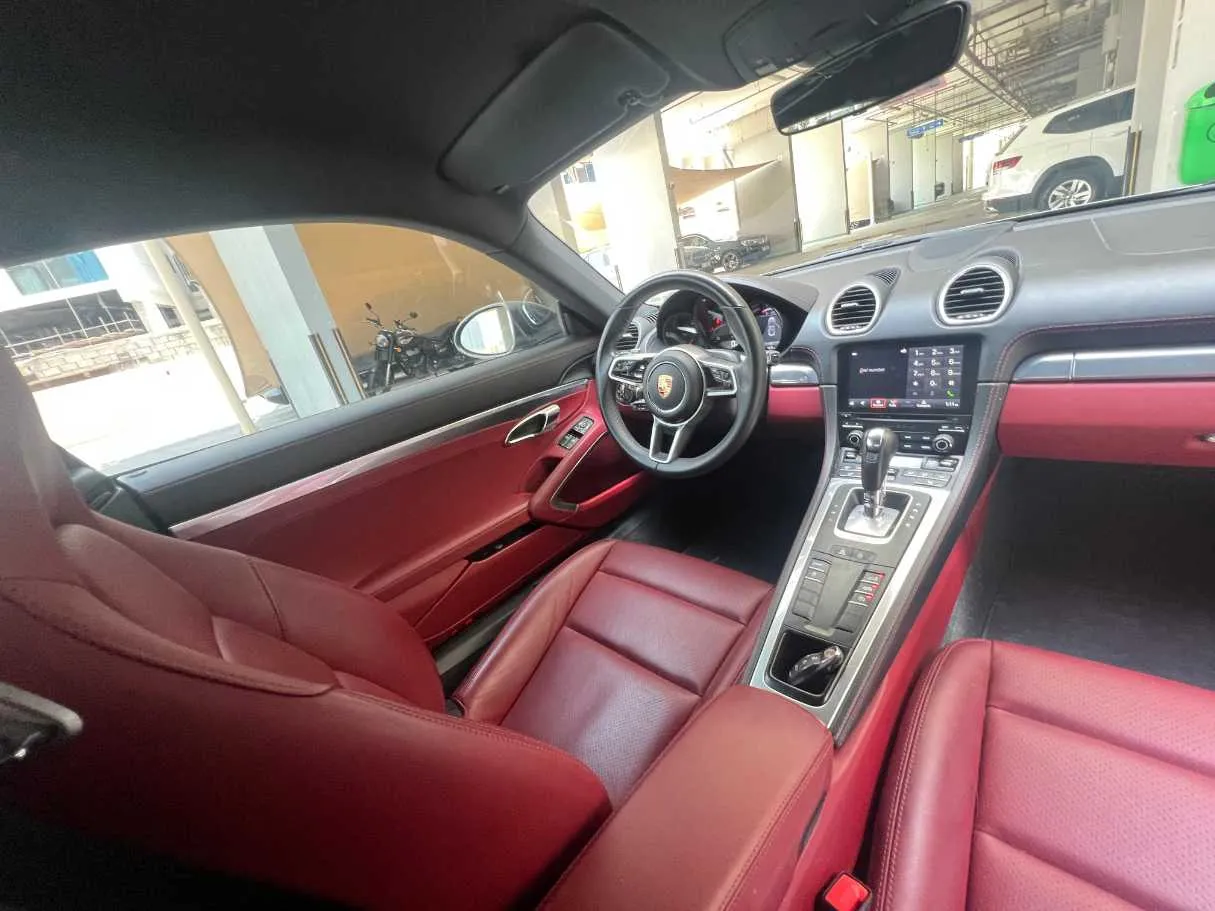 Car image 10