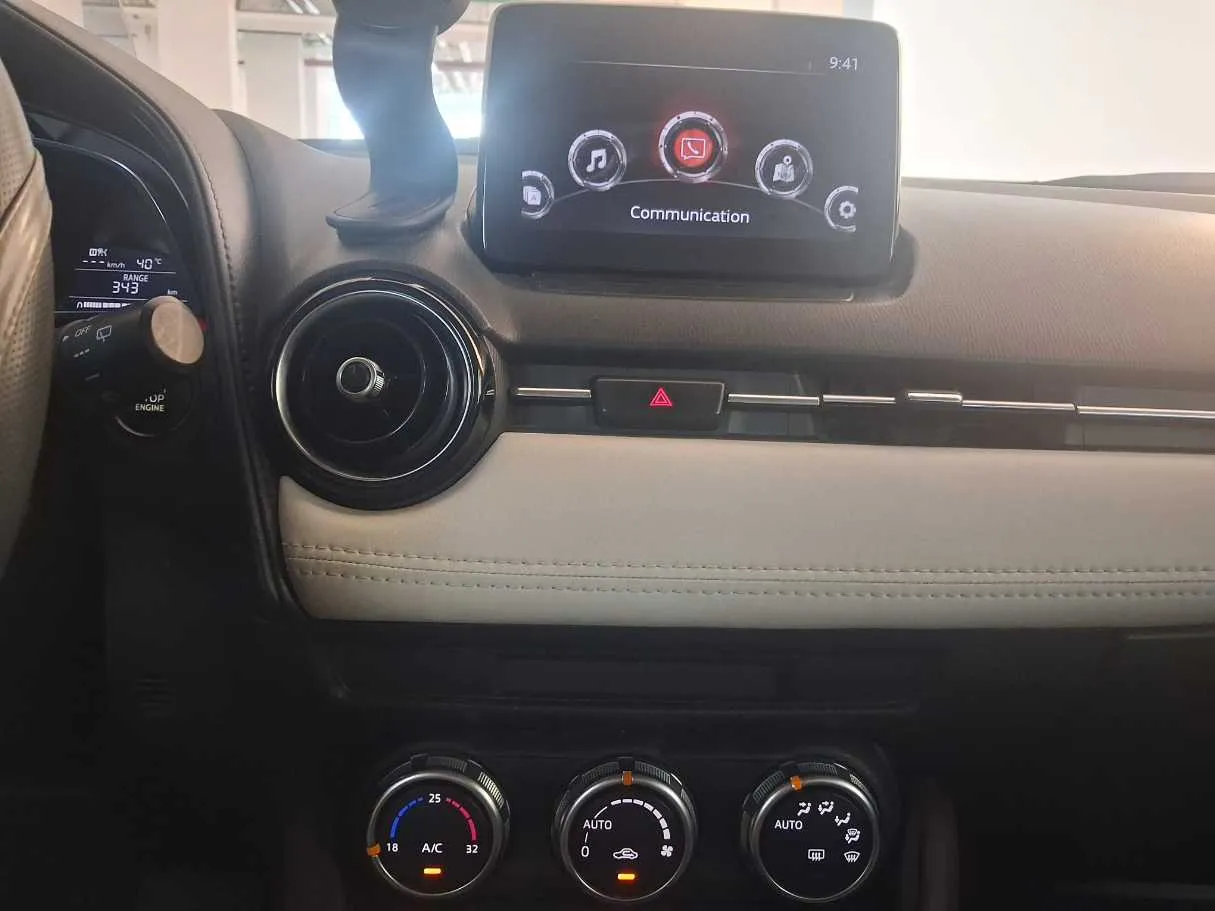 Car image 17