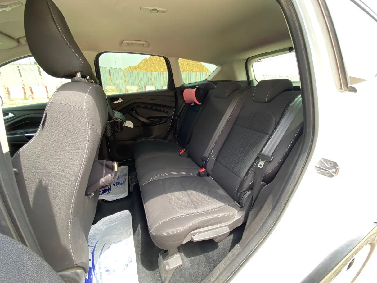 Car image 13