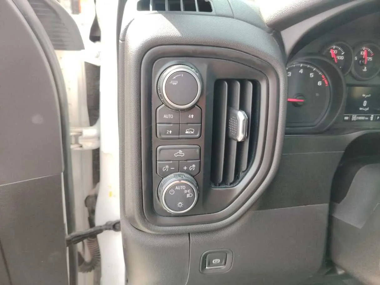 Car image 23