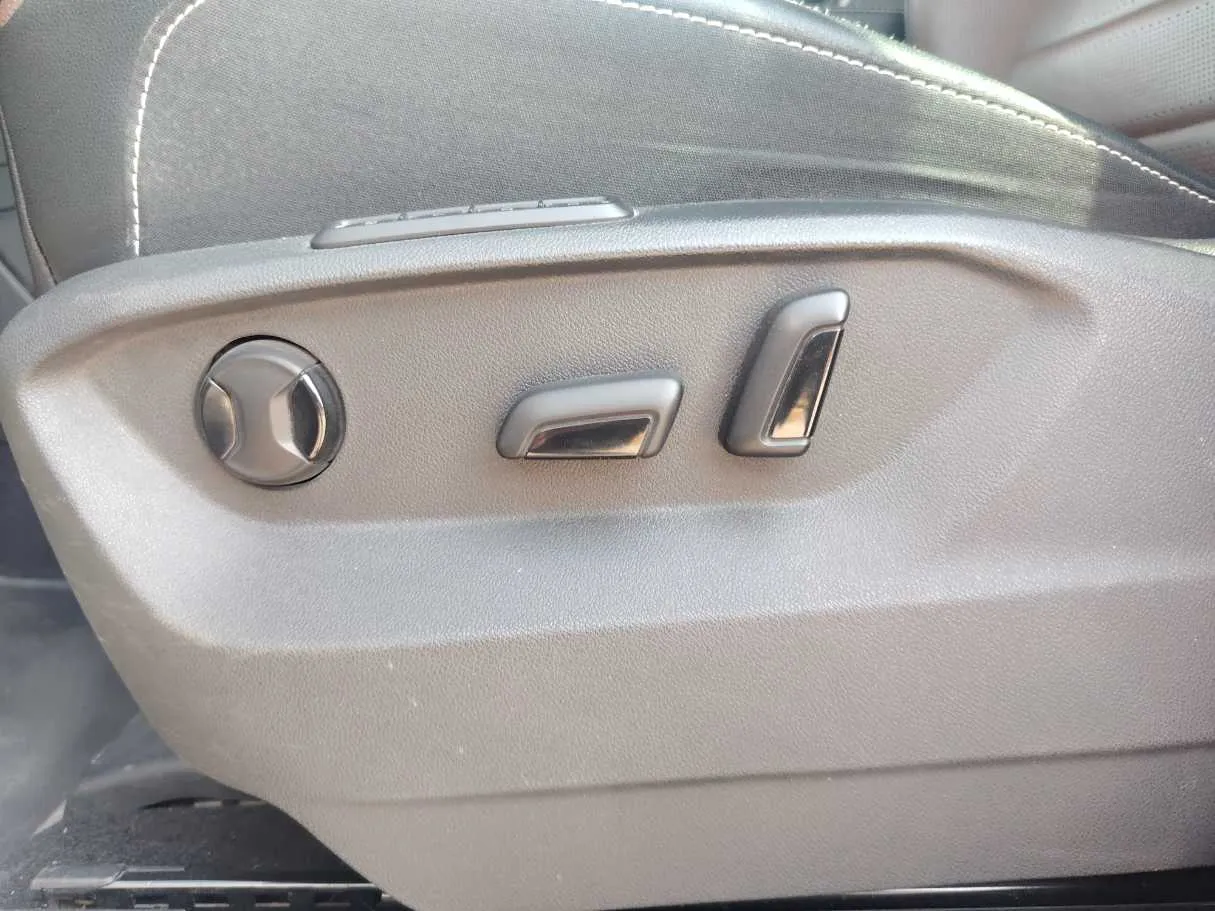 Car image 31