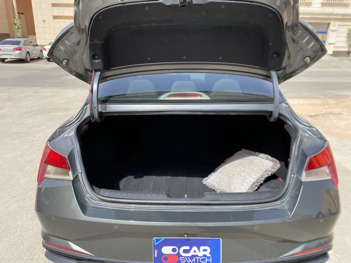 Car image 18