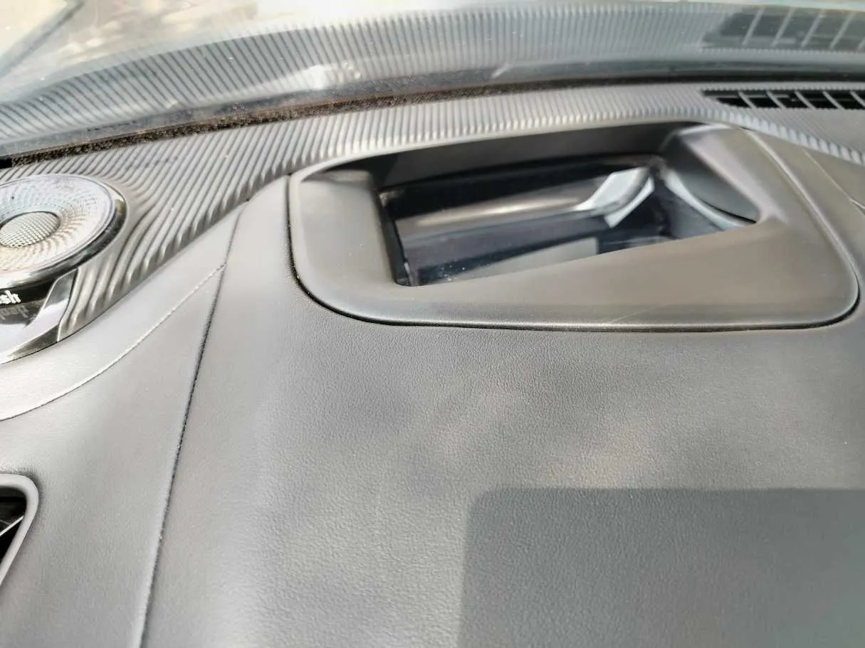Car image 34