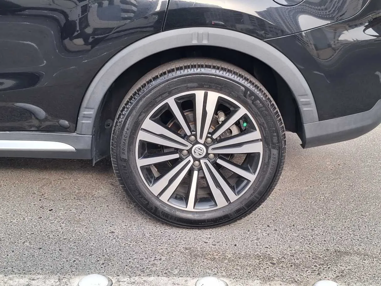 Car image 9