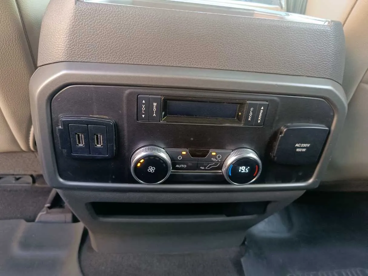Car image 32