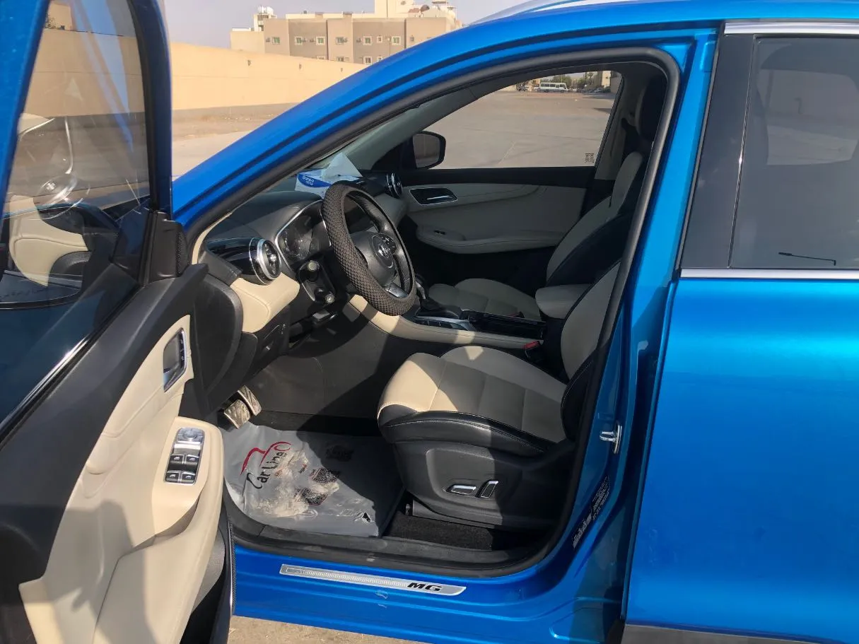 Car image 12