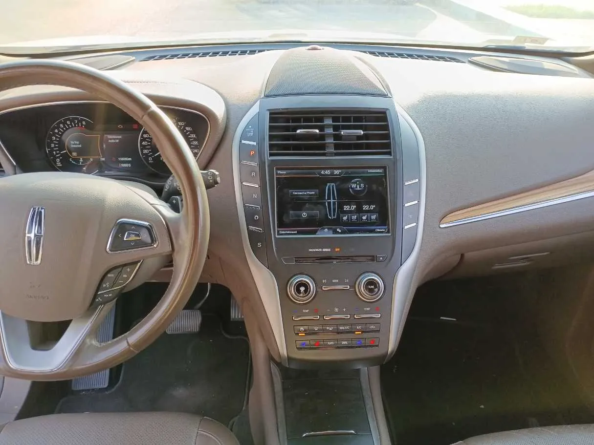 Car image 16