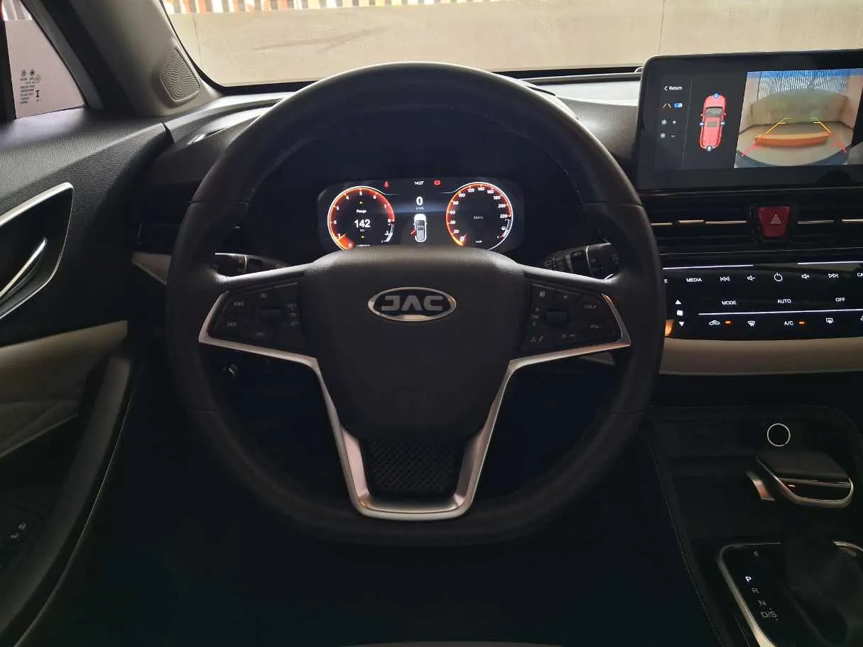 Car image 14