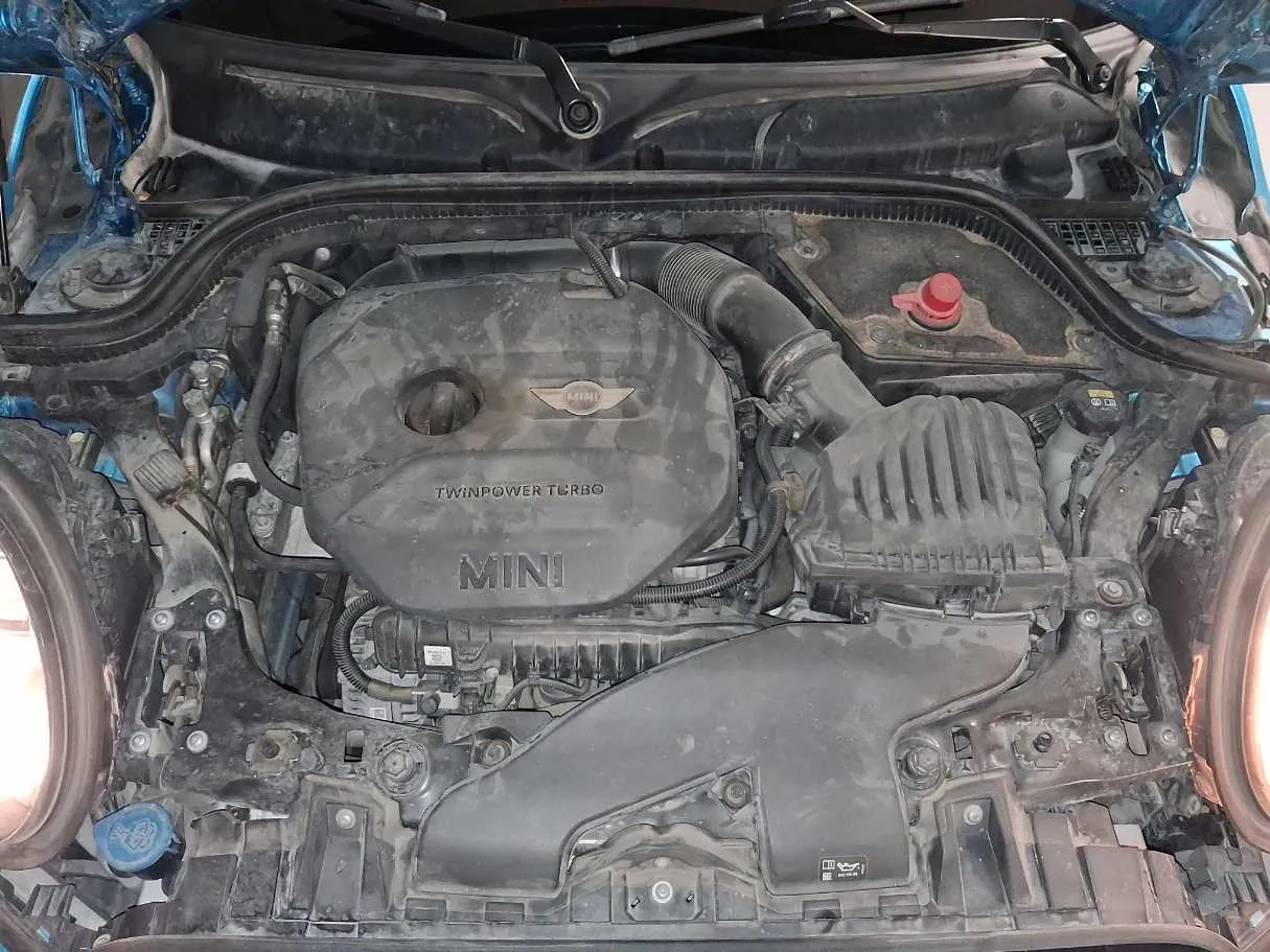 Car image 19