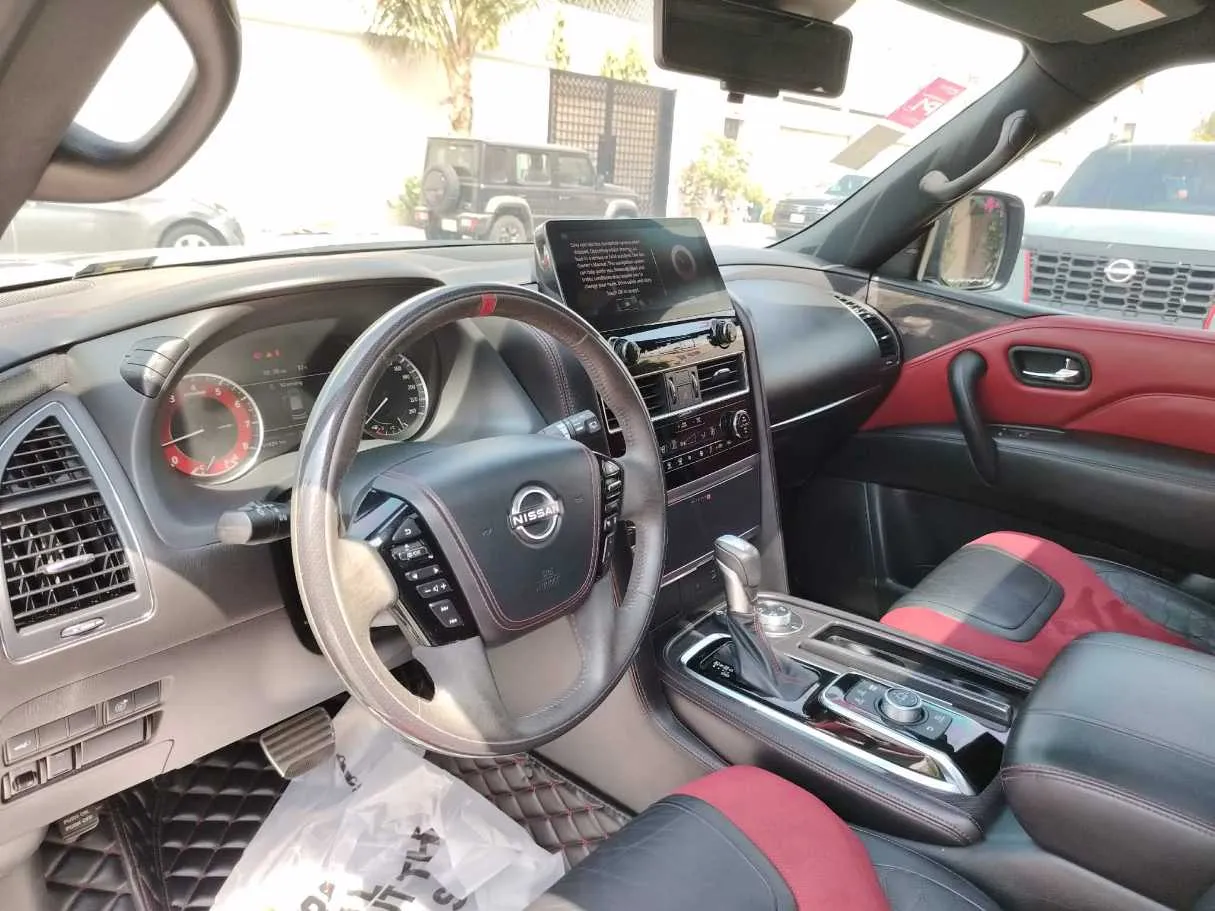 Car image 12