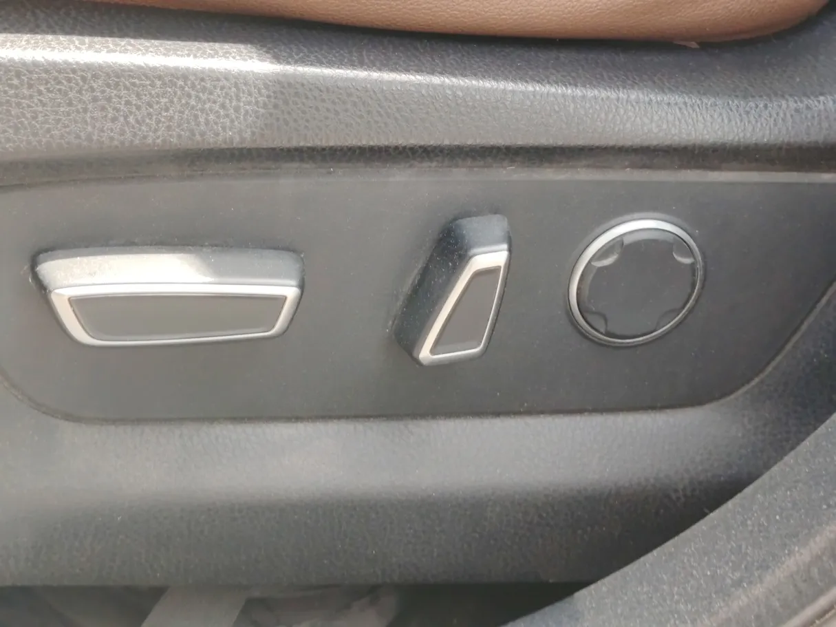 Car image 31