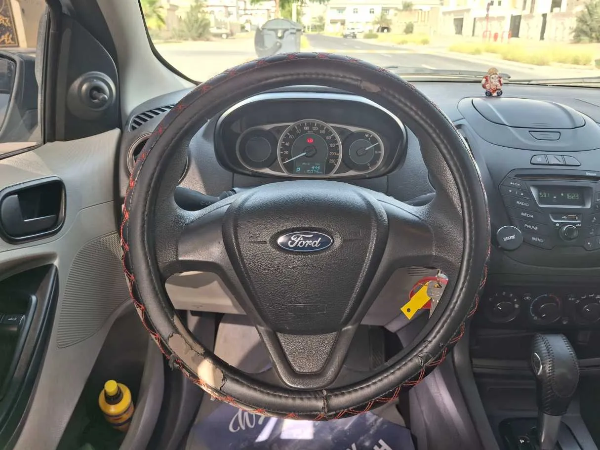 Car image 16