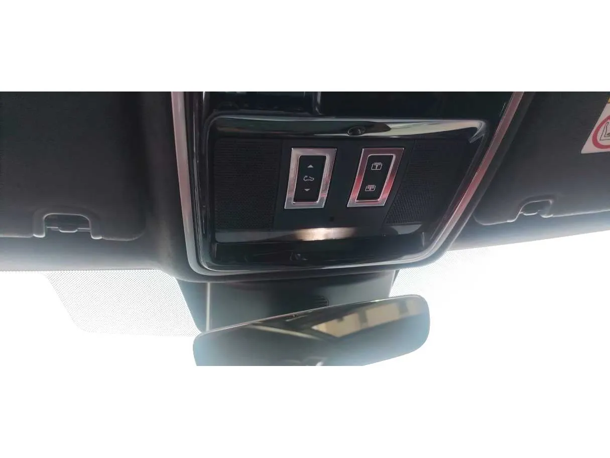 Car image 26