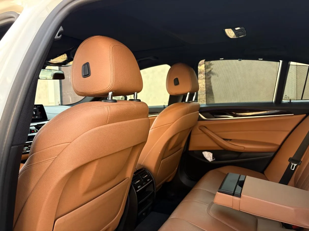 Car image 17