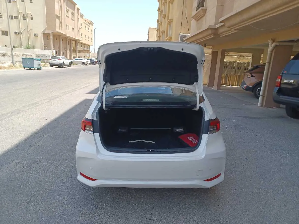Car image 19