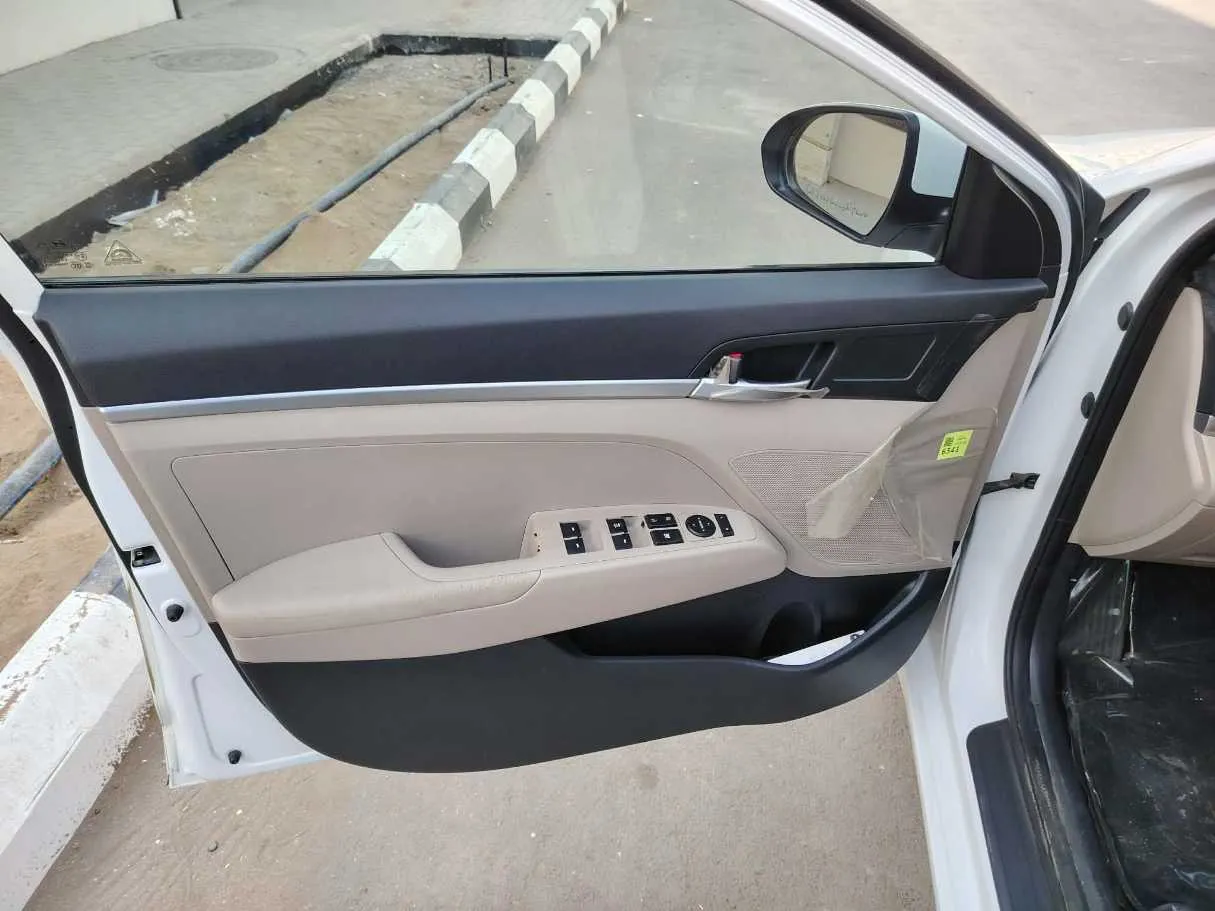 Car image 16