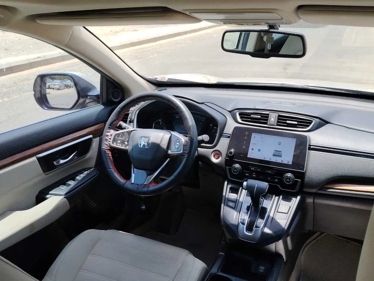 Car image 25