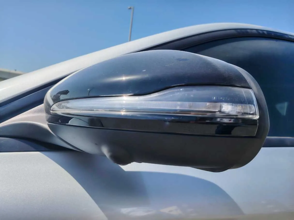 Car image 25