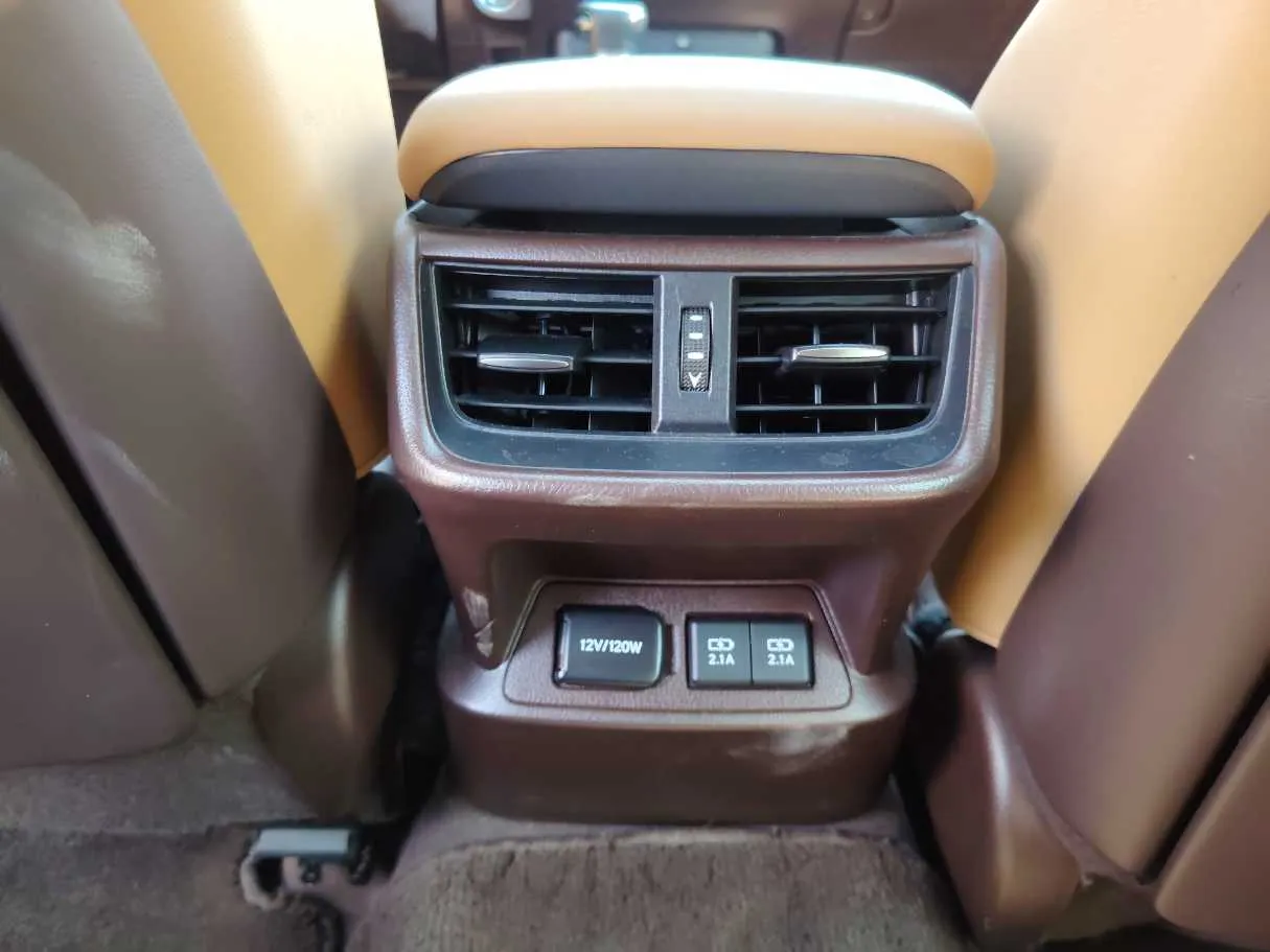 Car image 32