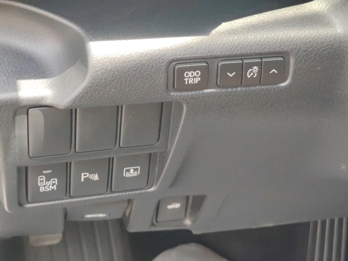 Car image 27