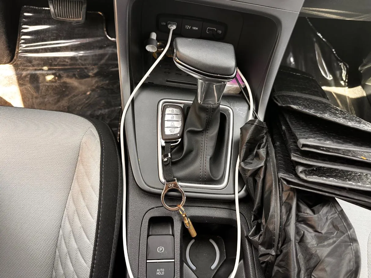 Car image 18