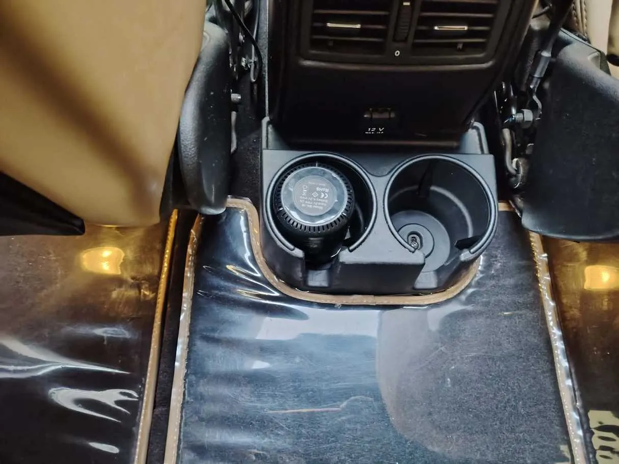 Car image 26