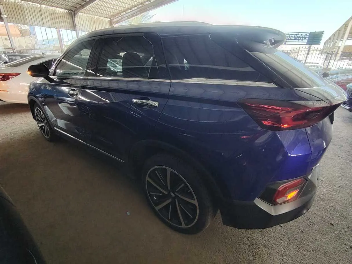 Car image 7