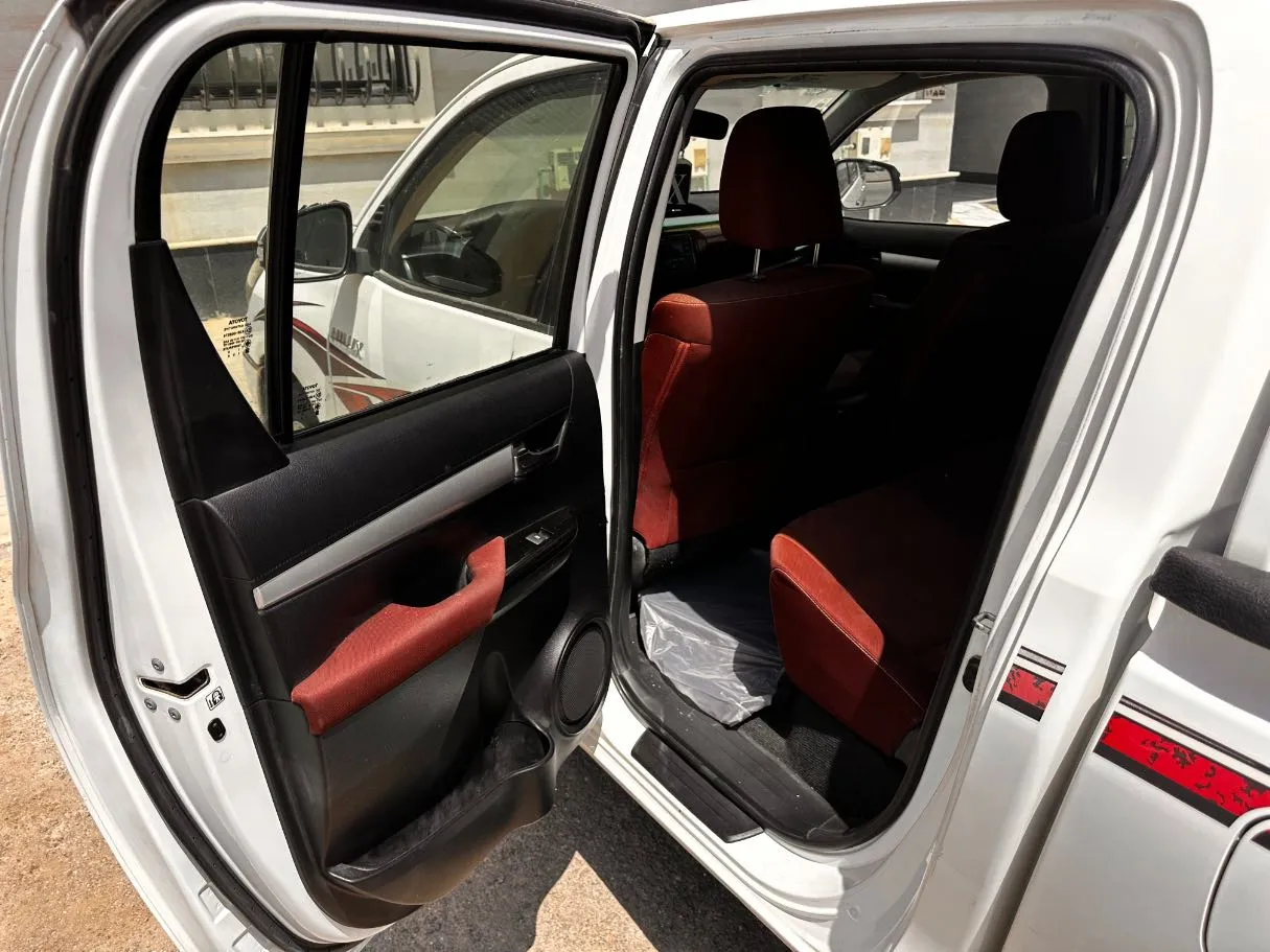 Car image 13
