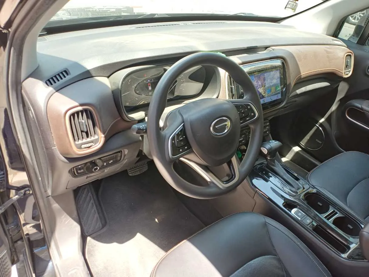 Car image 9
