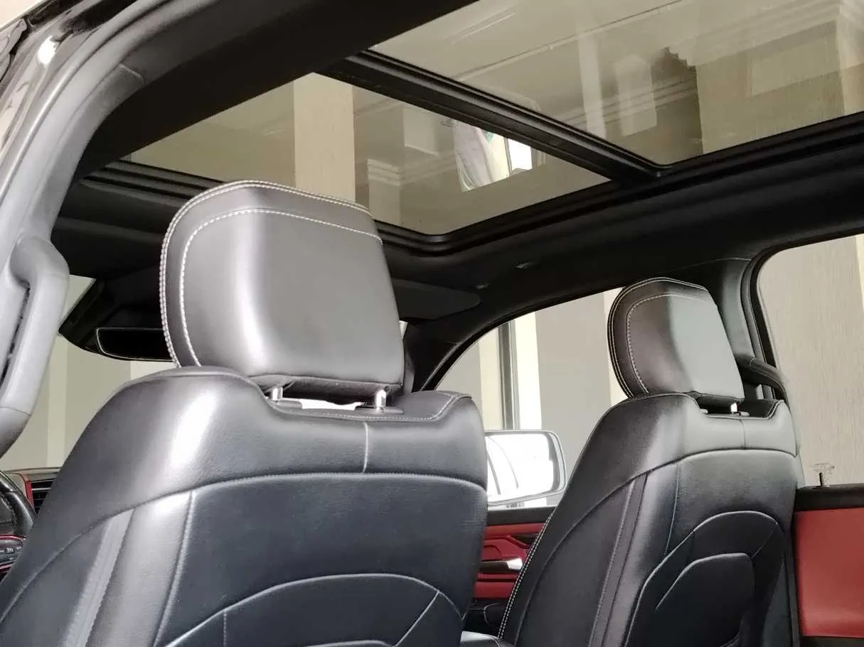 Car image 17