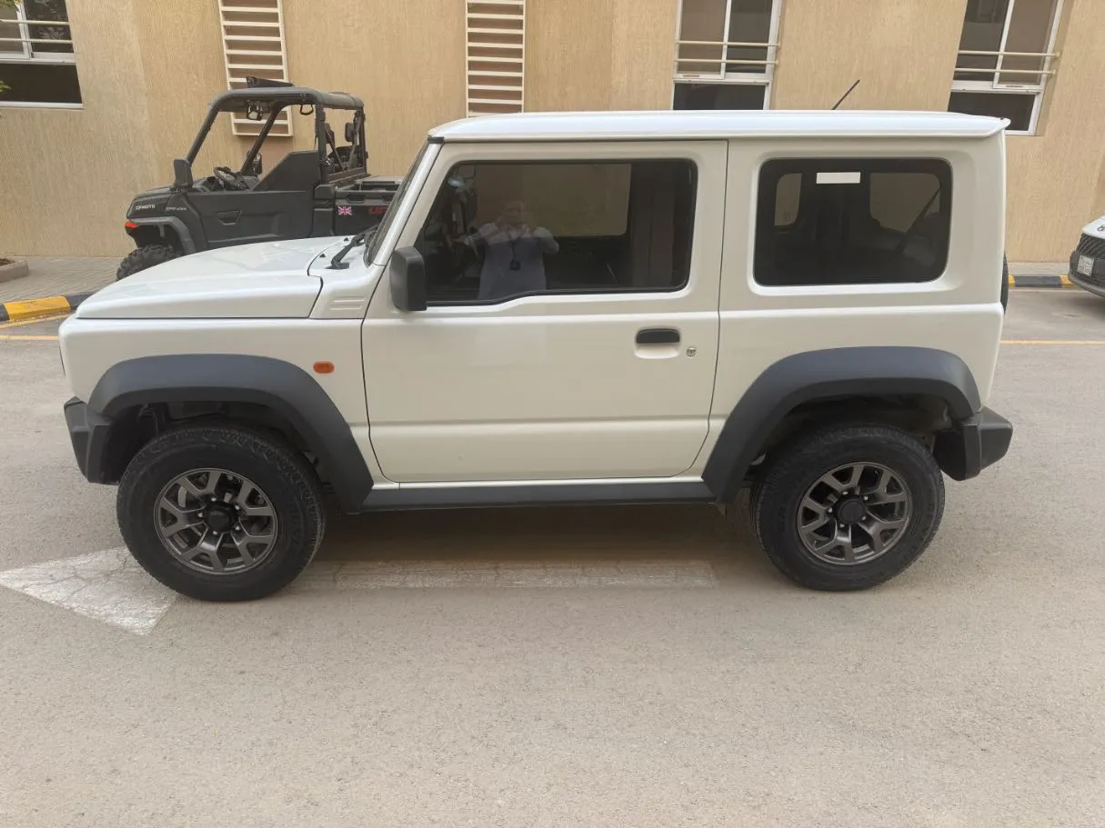 Car image 8